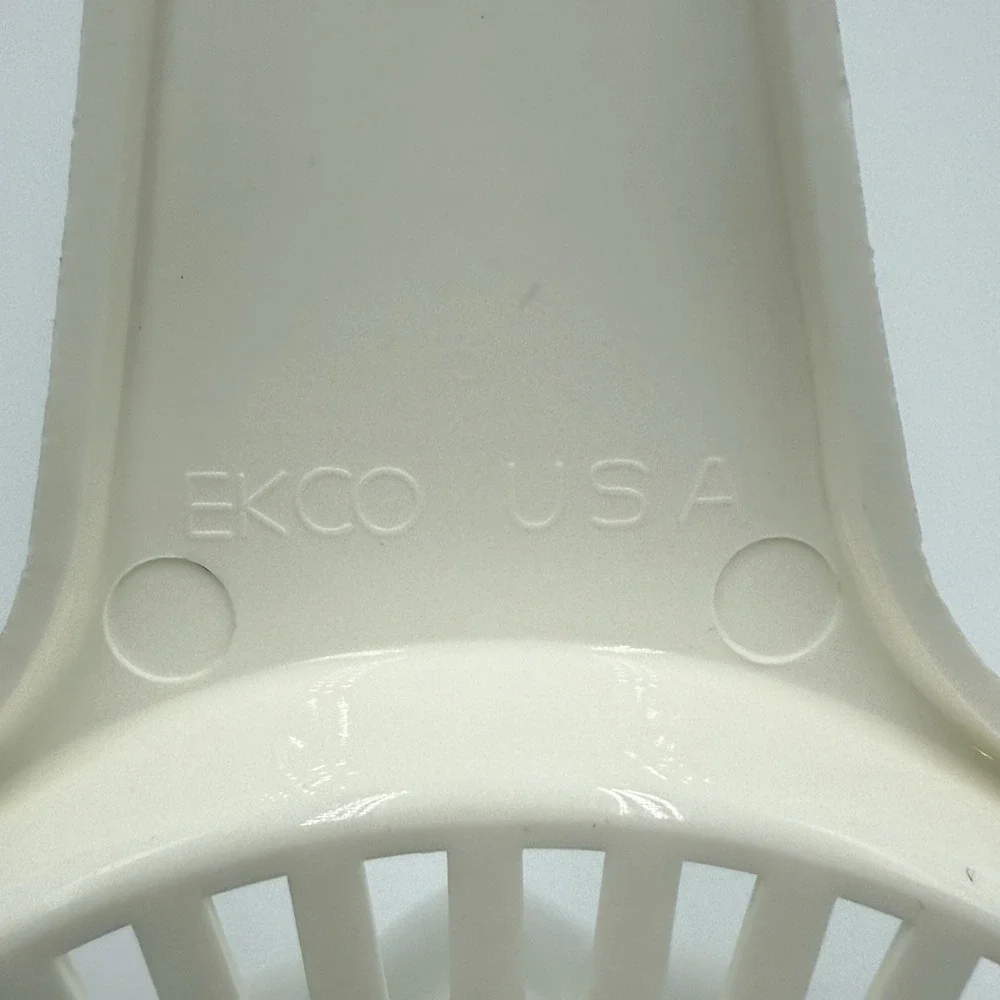 Vintage EKCO USA Off‎ White Citrus Juicer Reamer Mid Century Kitchen Tool